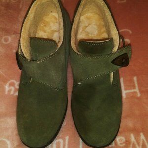 Bearpaw Women's Ellis Wedge Bootie in Olive Green